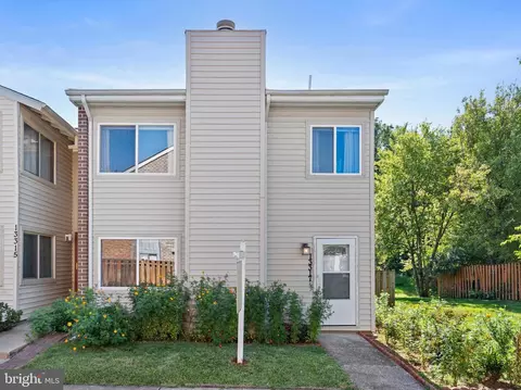 13317 Schwenger Pl, Herndon, VA 20170