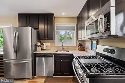 7533 Murillo St, Springfield, VA 22151 photo 3