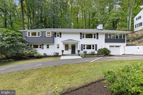 6425 Lakeview Dr, Falls Church, VA 22041