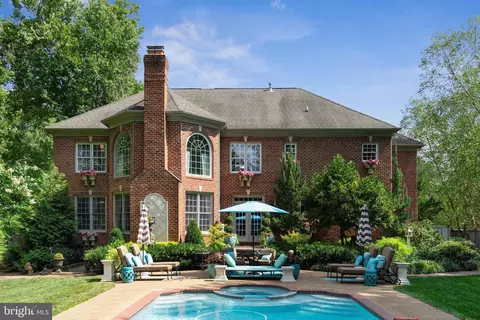 7800 Frances Dr, Alexandria, VA 22306