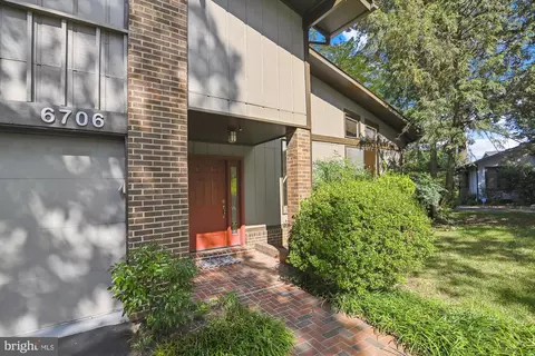 6706 Pine Creek Ct, Mclean, VA 22101 photo 2