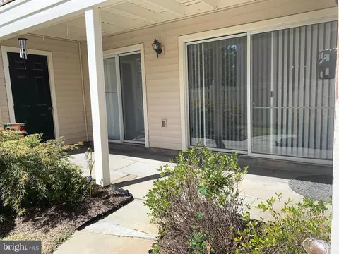 3049 A Trevor House Dr #105, Oakton, VA 22124