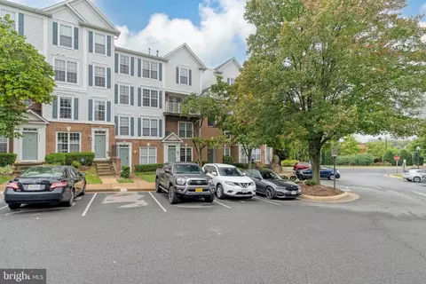 12789 Fair Crest Ct #14-102, Fairfax, VA 22033