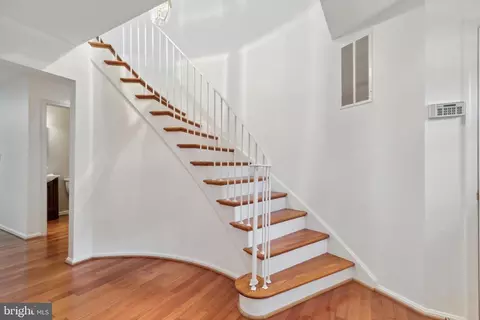8407 Willow Forge Rd, Springfield, VA 22152 photo 4