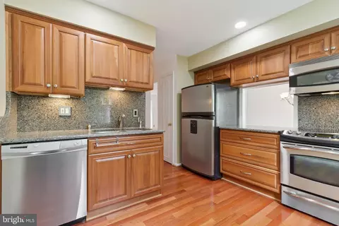 8407 Willow Forge Rd, Springfield, VA 22152