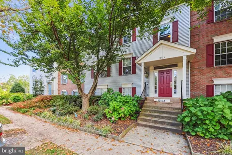12103 Green Leaf Ct #202, Fairfax, VA 22033