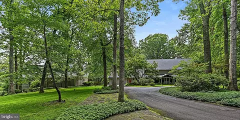 548 Innsbruck Ave, Great Falls, VA 22066