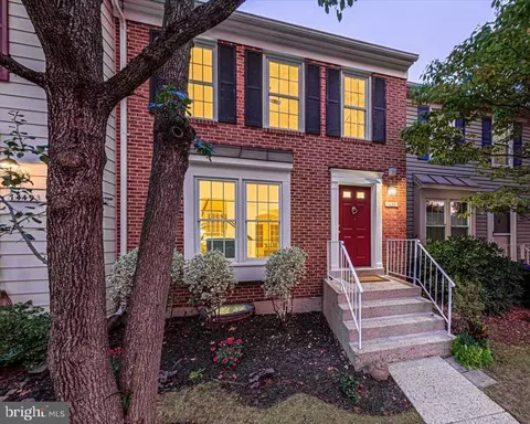7451 Duddington Dr, Alexandria, VA 22315