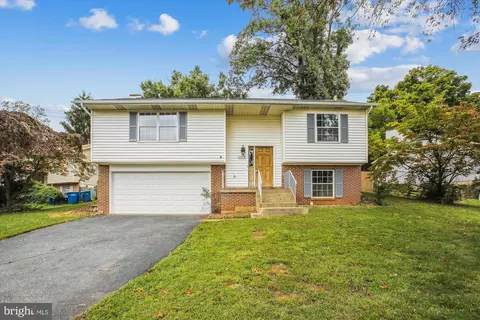 3010 Robin Ridge Ct, Fairfax, VA 22031