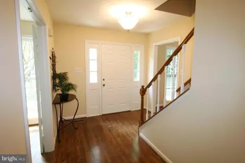 5207 Marvell Ln, Fairfax, VA 22032
