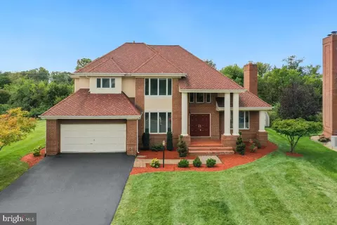 13107 Farmsted Ct, Herndon, VA 20171