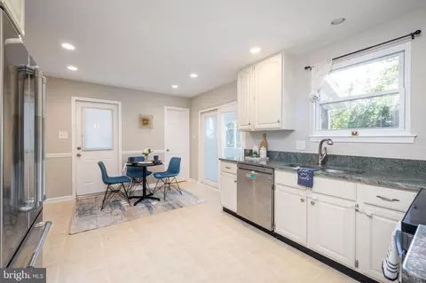 5512 Yorkshire St, Springfield, VA 22151 photo 9