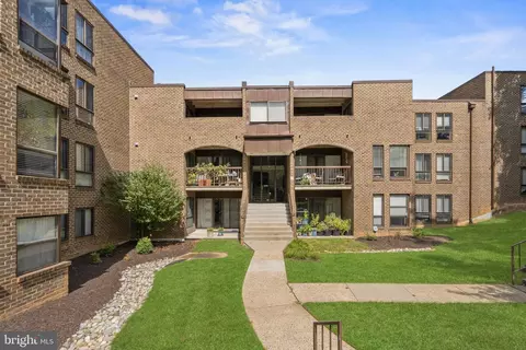 11244 Chestnut Grove Sq #153, Reston, VA 20190