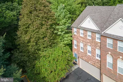12482 Casbeer Dr, Fairfax, VA 22033