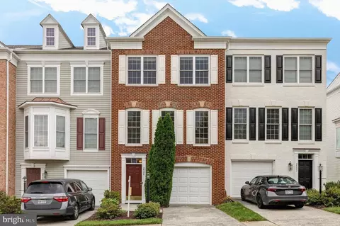 2524 Terra Cotta Cir, Herndon, VA 20171