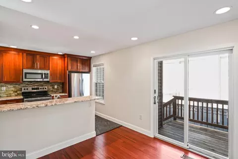 2366 Hunters Square Ct, Reston, VA 20191 photo 8