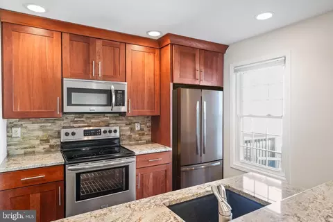 2366 Hunters Square Ct, Reston, VA 20191 photo 11