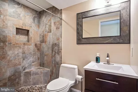 2366 Hunters Square Ct, Reston, VA 20191 photo 30