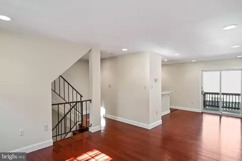 2366 Hunters Square Ct, Reston, VA 20191 photo 4