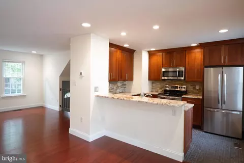 2366 Hunters Square Ct, Reston, VA 20191 photo 10