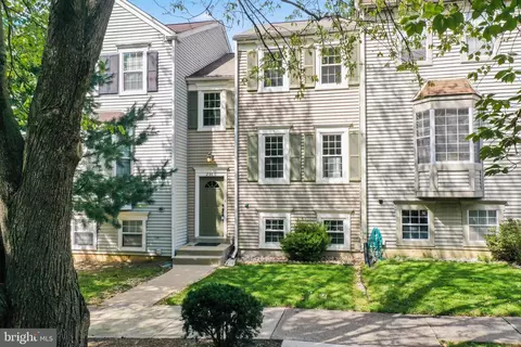 2366 Hunters Square Ct, Reston, VA 20191