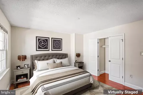 2366 Hunters Square Ct, Reston, VA 20191 photo 16