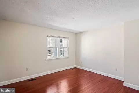 2366 Hunters Square Ct, Reston, VA 20191 photo 15