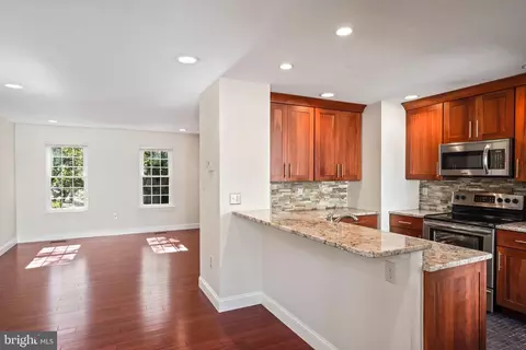 2366 Hunters Square Ct, Reston, VA 20191 photo 9
