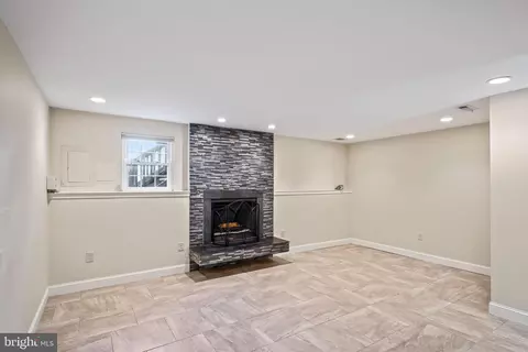 2366 Hunters Square Ct, Reston, VA 20191 photo 25