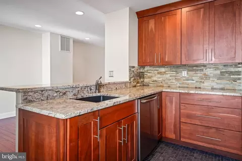 2366 Hunters Square Ct, Reston, VA 20191 photo 14