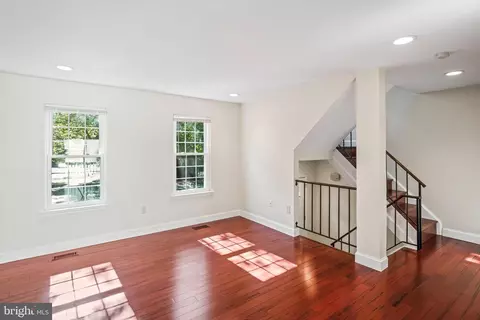 2366 Hunters Square Ct, Reston, VA 20191 photo 5