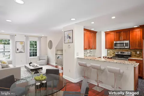 2366 Hunters Square Ct, Reston, VA 20191 photo 6