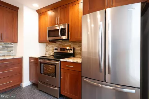 2366 Hunters Square Ct, Reston, VA 20191 photo 12