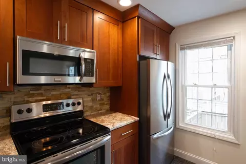 2366 Hunters Square Ct, Reston, VA 20191 photo 13
