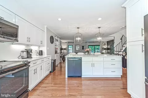 9021 Rosewall Ct, Springfield, VA 22152 photo 11