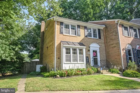 9021 Rosewall Ct, Springfield, VA 22152