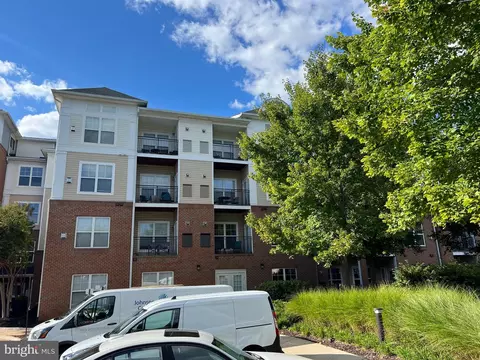 3830 Lightfoot St #128, Chantilly, VA 20151
