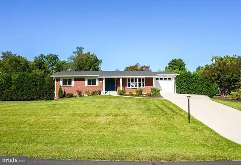 8808 Gateshead Rd, Alexandria, VA 22309