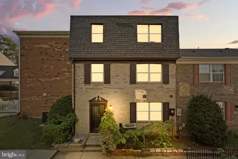 9856 Hagel Cir, Lorton, VA 22079