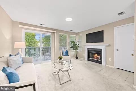 11730 Summerchase Cir #1730-D, Reston, VA 20194