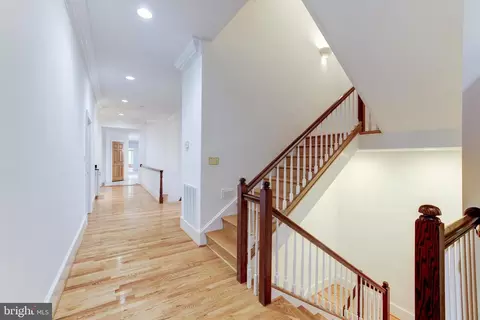 6832 Georgetown Pike, Mclean, VA 22101 photo 11