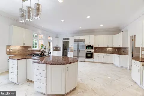 6832 Georgetown Pike, Mclean, VA 22101 photo 9