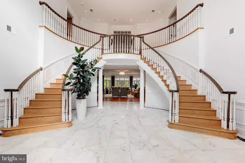 6832 Georgetown Pike, Mclean, VA 22101 photo 4