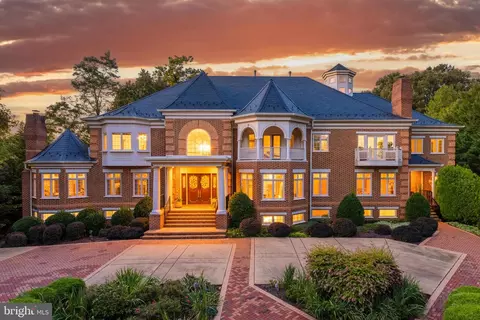 6832 Georgetown Pike, Mclean, VA 22101 photo 2