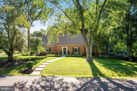 1440 Laburnum St, Mclean, VA 22101