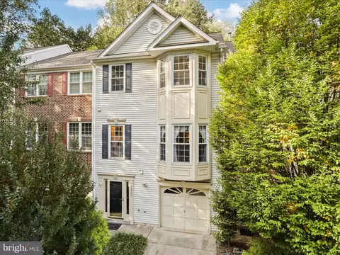 12096 Antler Ct, Fairfax, VA 22030