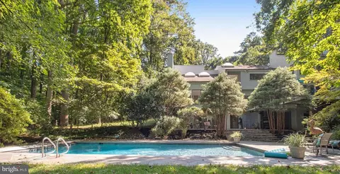 10117 Walker Woods Dr, Great Falls, VA 22066