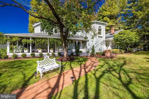 800 Leigh Mill Rd, Great Falls, VA 22066