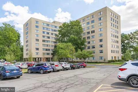 6631 Wakefield Dr #219, Alexandria, VA 22307