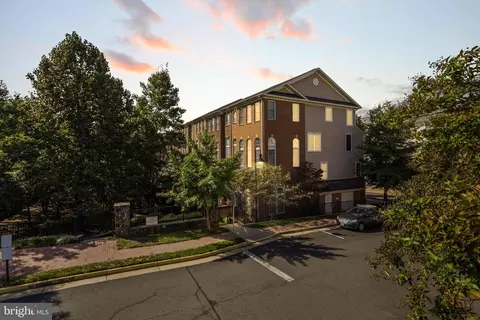 4457 B Beacon Grove Cir #705B, Fairfax, VA 22033